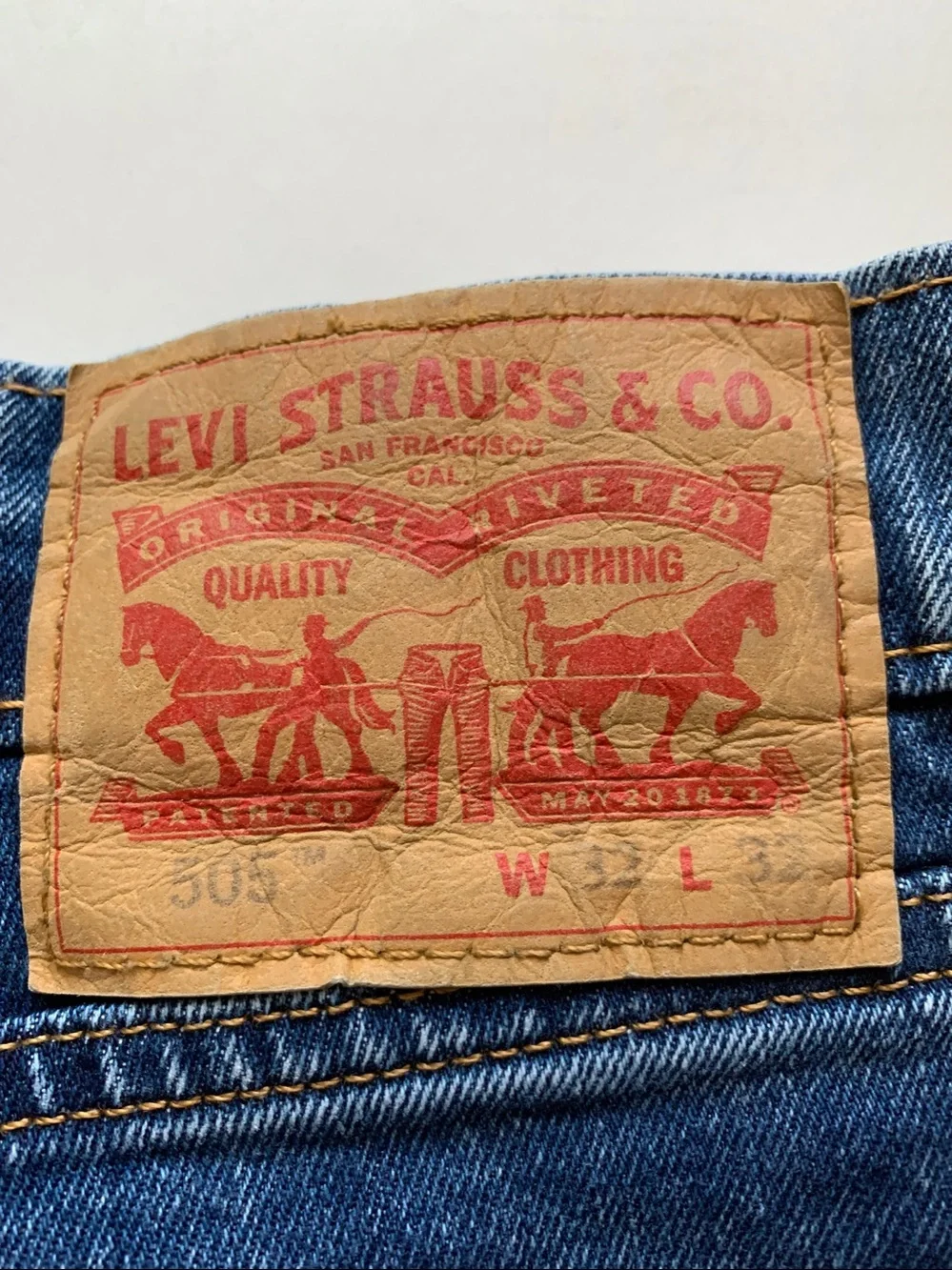 LEVIS 505 EUC Straight Regular Mid Rise Jeans 32x32”